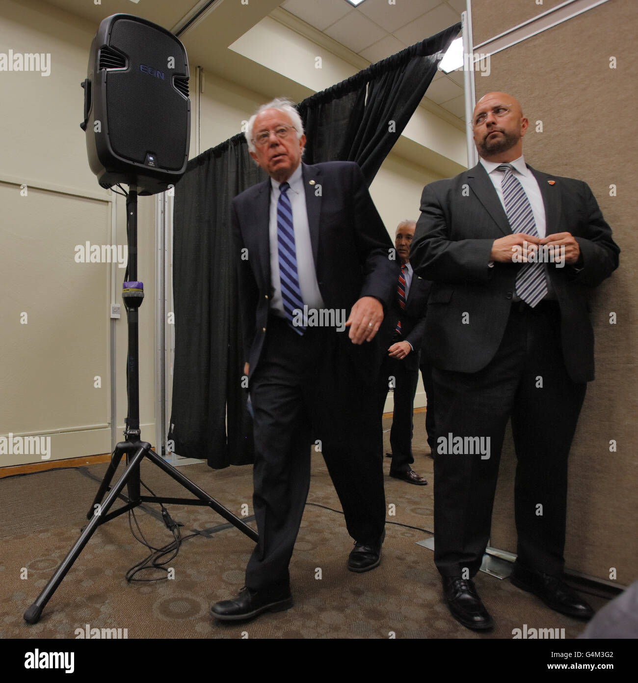 MODESTO, ca- Giugno 02, 2016: Il candidato presidenziale, Bernie Sanders ospita una conferenza stampa prima di un rally a Modesto Centre Plaza in Modesto, CA. Foto Stock