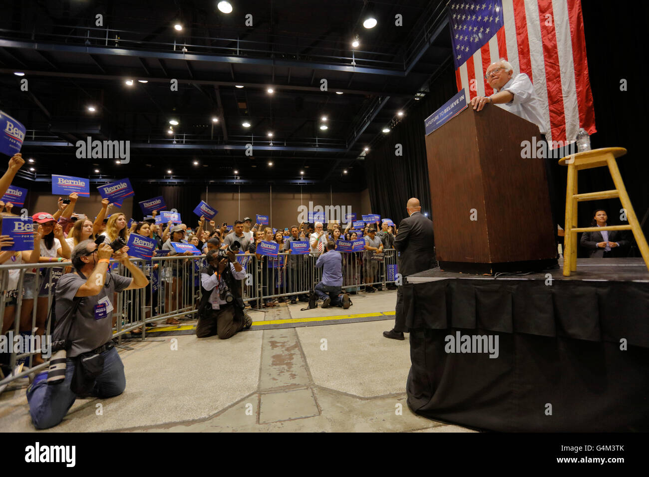 Bernie Sanders parla al Rally Presidenziale, modesto, CA Foto Stock