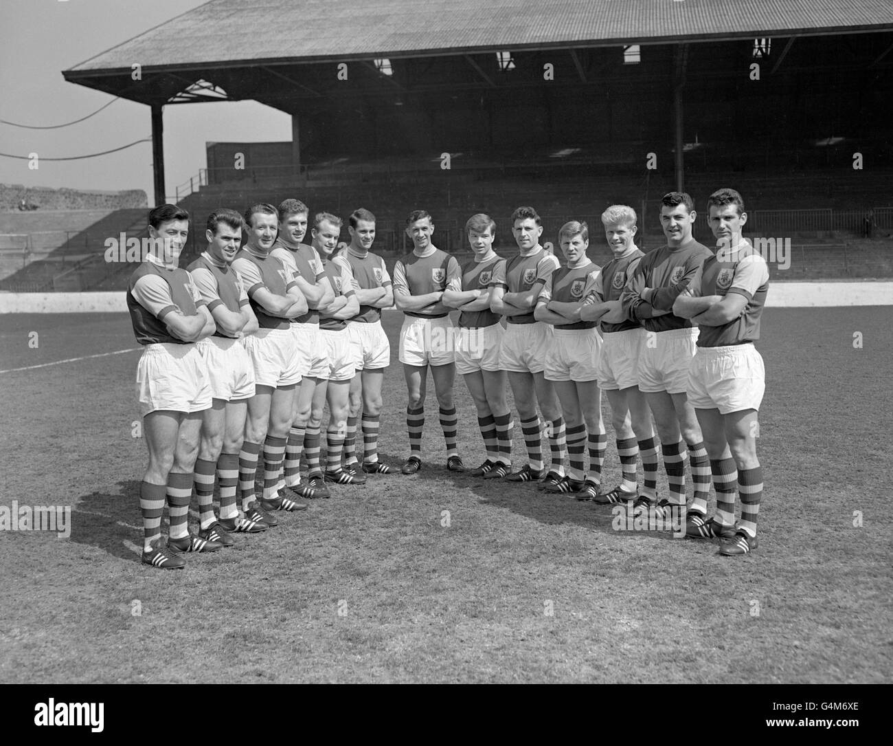 Gruppo del team Burnley, da sinistra a destra; Jimmy McIlroy, John Connelly, Tommy Cummings, Brian Miller, Gordon Harris, Jimmy Robson, Jimmy Adamson (Capitano), Alex Elder, John Angus, Ian Towers, Ray Pointer, Adam Blacklaw e Walter Joyce Foto Stock