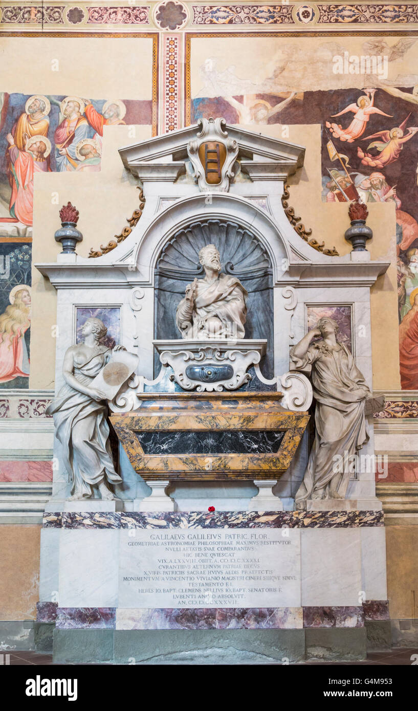 Firenze, Toscana, Italia. La Basilica di Santa Croce. Tomba dell'astronomo e fisico italiano Galileo Galilei, 1564-1642. Foto Stock