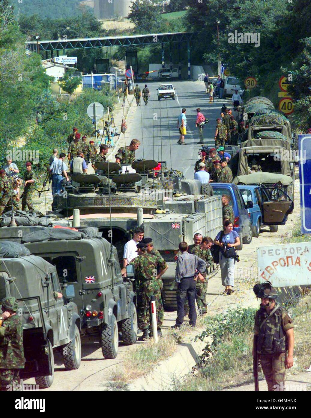 Il Kosovo/British truppe al confine 2 Foto Stock