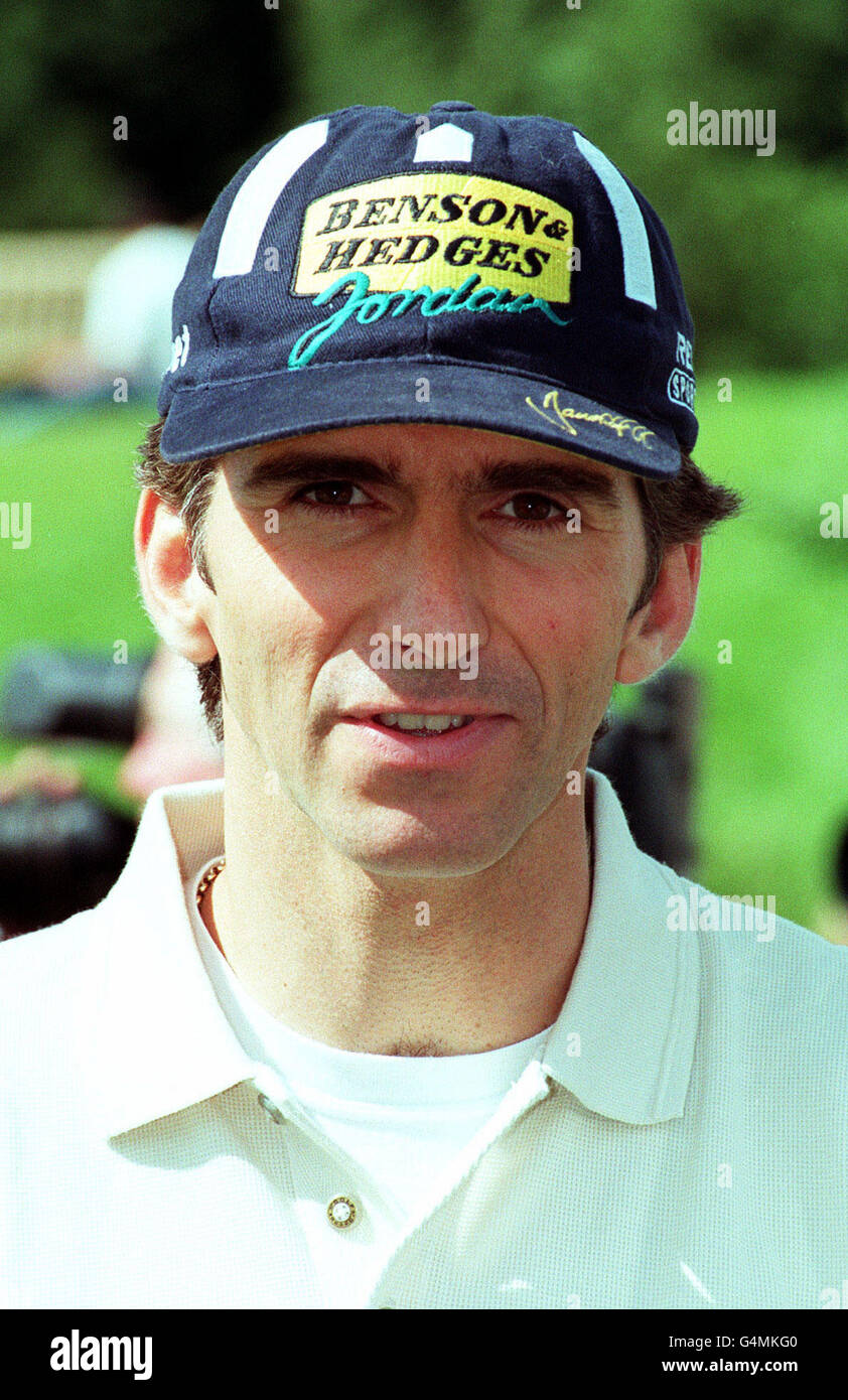 La foto del file della biblioteca datata 13/7/98 del pilota britannico di Formula uno Damon Hill che oggi, martedì 16 giugno 1999 ha annunciato il suo ritiro dalle gare di Formula uno dalla fine della stagione 1999. Vedere PA Story AUTO Hill. FOTO PA Foto Stock