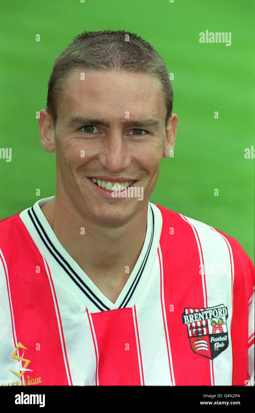 Andy Scott che gioca per il team di seconda divisione Brentford FC al Griffin Park Foto Stock