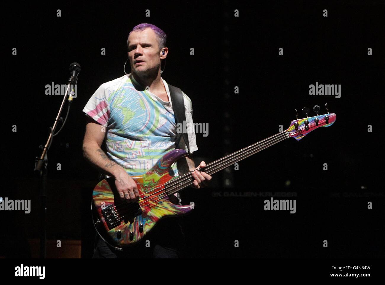 Pulce dei Red Hot Chili Peppers durante un controllo sonoro all'Ulster Hall di Belfast Foto Stock
