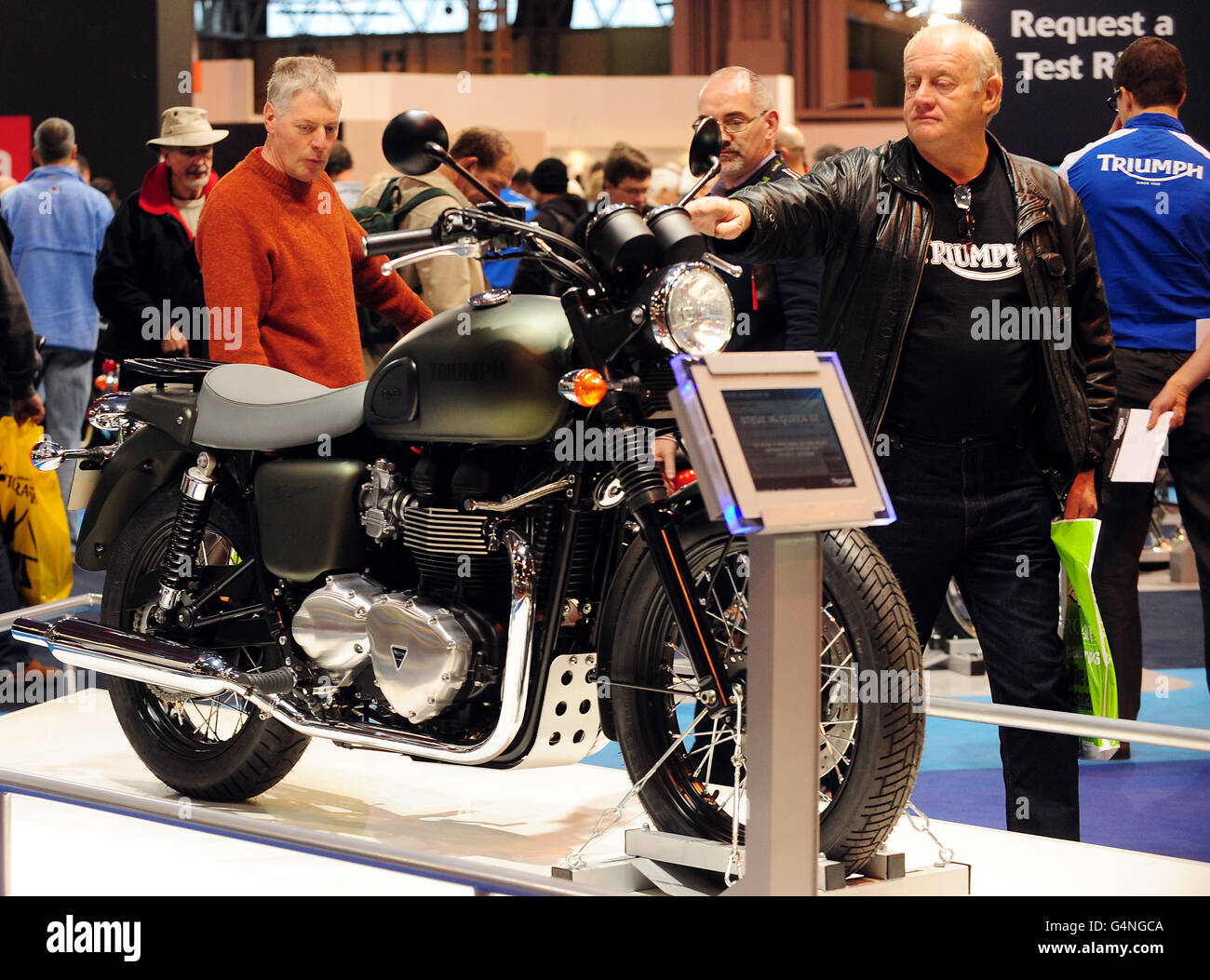 FOTO STANDALONE. Il Triumph Bonneville T100 Steve McQueen Special Edition Motorcycle in mostra al Motorcycle Live show al NEC di Birmingham, la moto è stata creata da Triumph in omaggio al classico film Steve McQueen, The Great Escape. Foto Stock