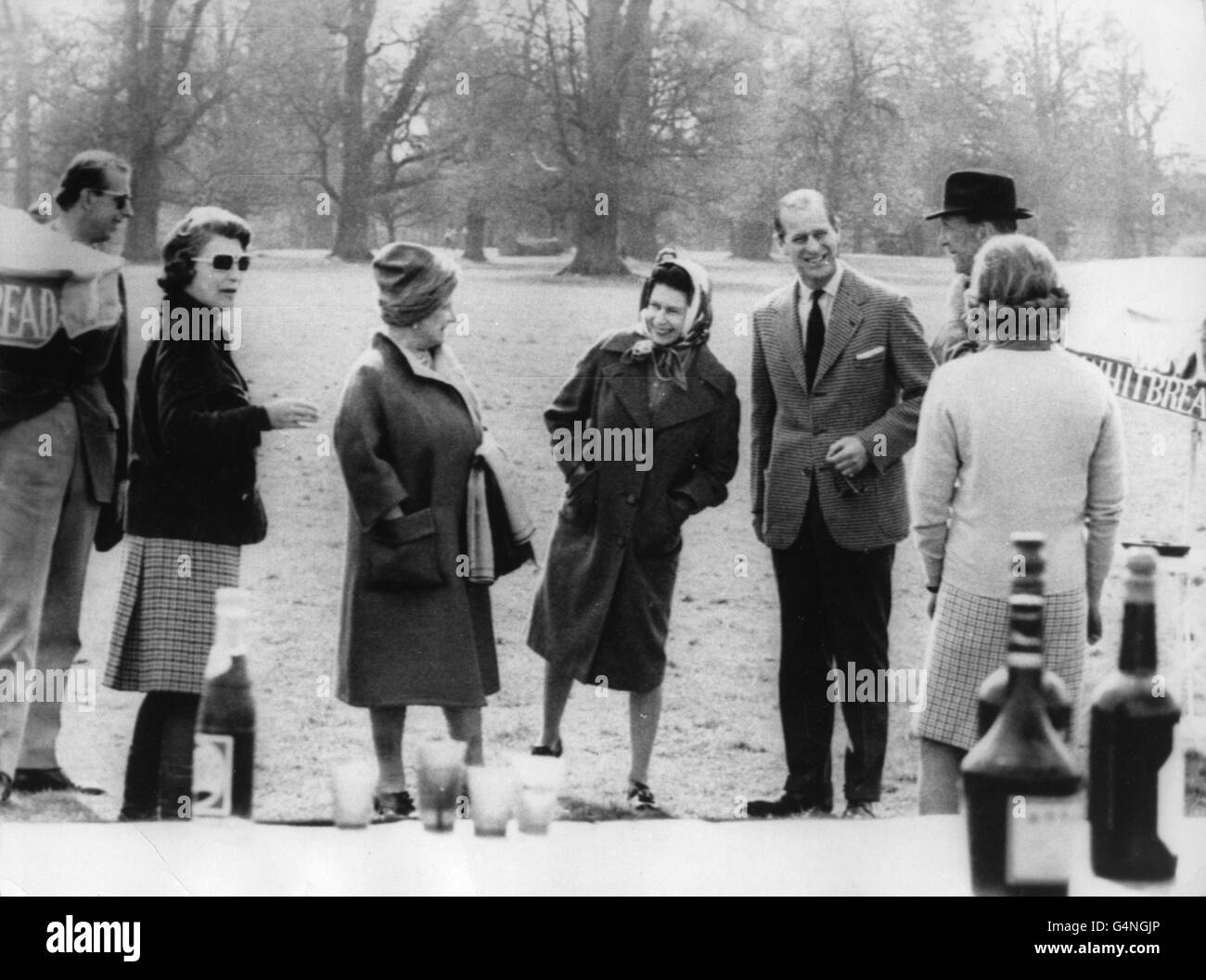 Da sinistra a destra; il Duca di Kent, non identificato, Regina Madre, Regina Elisabetta II, il Duca di Edimburgo, il Duca di Beaufort, al Badminton Horse Trials. Foto Stock