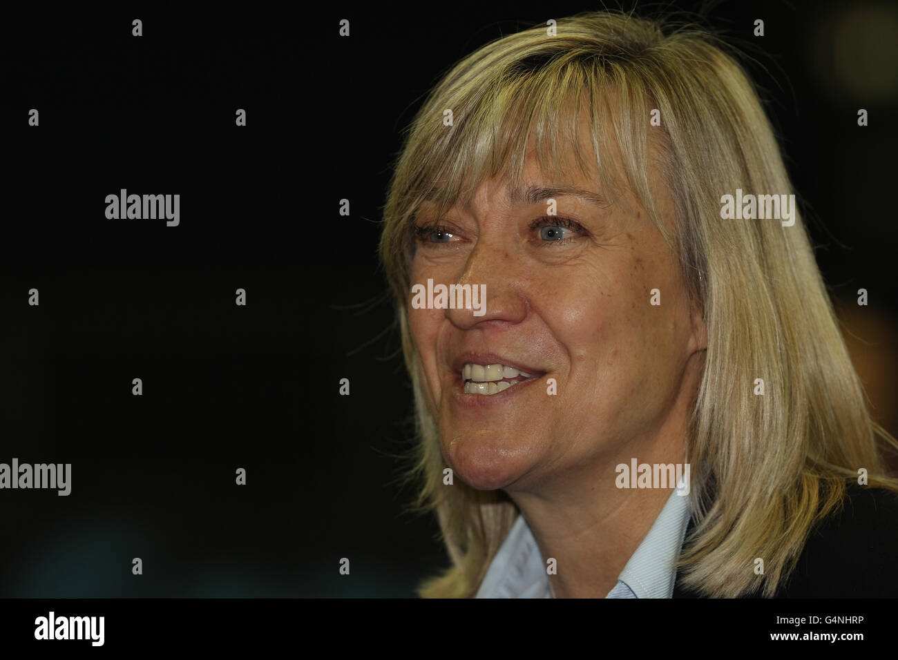 Il Direttore dello Sport di LOCOG per le Olimpiadi di Londra del 2012 Debbie Jevans parla ai media durante le fotocellule dell'evento di test di Londra 2012 all'Excel Arena di Londra. Foto Stock