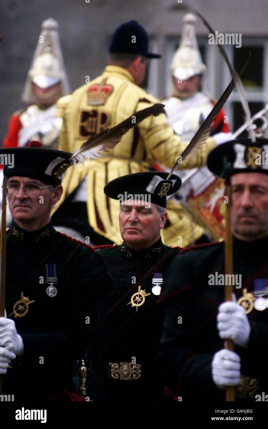 La Regina Elisabetta 11 del Regno Unito, il Duca di Edimburgo e la Casa del Principe di Walesleave Holyrood di Edimburgo, per recarsi all' apertura ufficiale del Parlamento scozzese. Foto Stock