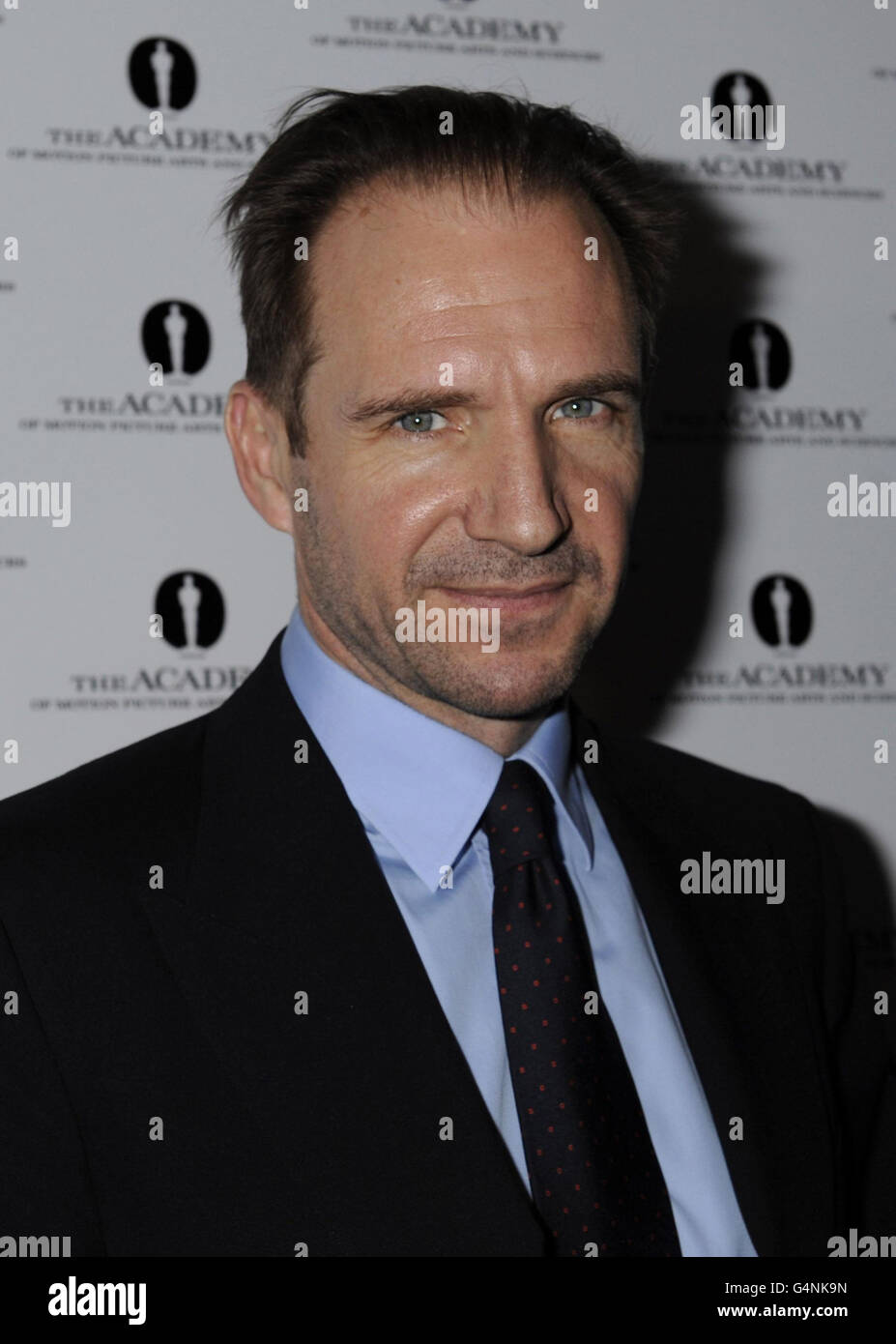 Ralph Fiennes arriva all'Academy of Motion Picture Arts and Sciences tributo a Vanessa Redgrave al Curzon Soho di Londra. Foto Stock
