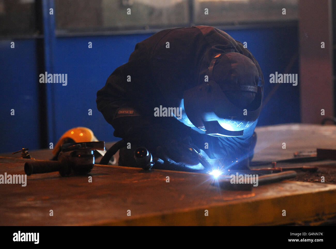 Una visione generale di un lavoratore della Liebherr Crane Manufacturers, Sunderland. Foto Stock