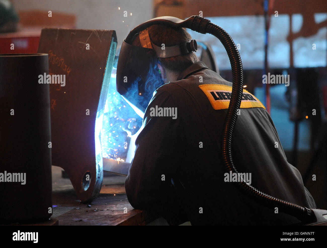 Una visione generale di un lavoratore della Liebherr Crane Manufacturers, Sunderland. Foto Stock