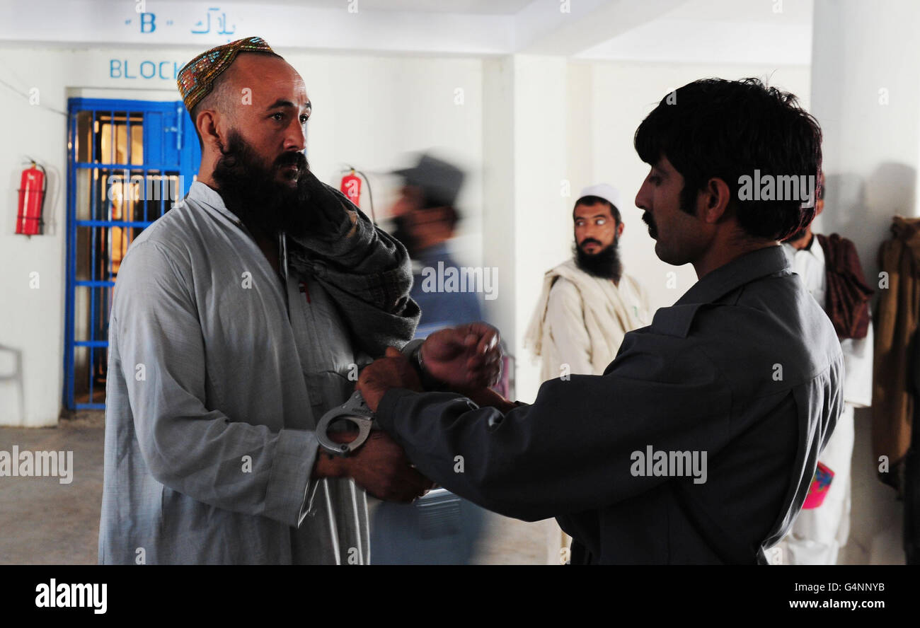 Prigionieri talebani nella prigione di Lashkar Gah, che ospita 1006 detenuti, 490 dei quali sono combattenti talebani. Foto Stock