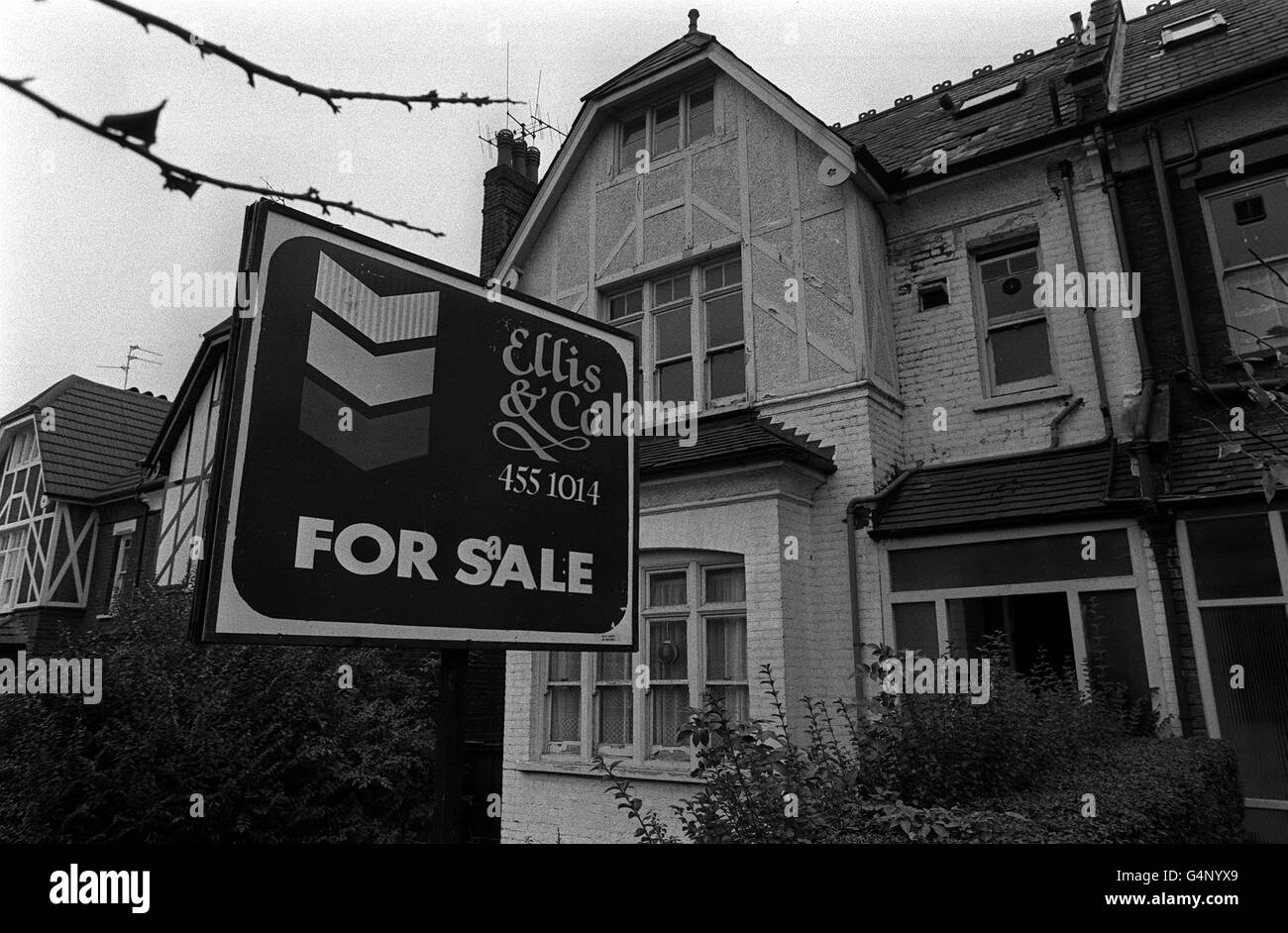 PA NEWS PHOTO 15/11/83 IL SECONDO PIANO PIATTO DELL'ASSASSINO DI MASSA DENNIS ANDREW NILSEN CHE VISSE AL N° 23 CRANLEY GARDENS, MUSWELL HILL, LONDRA Foto Stock