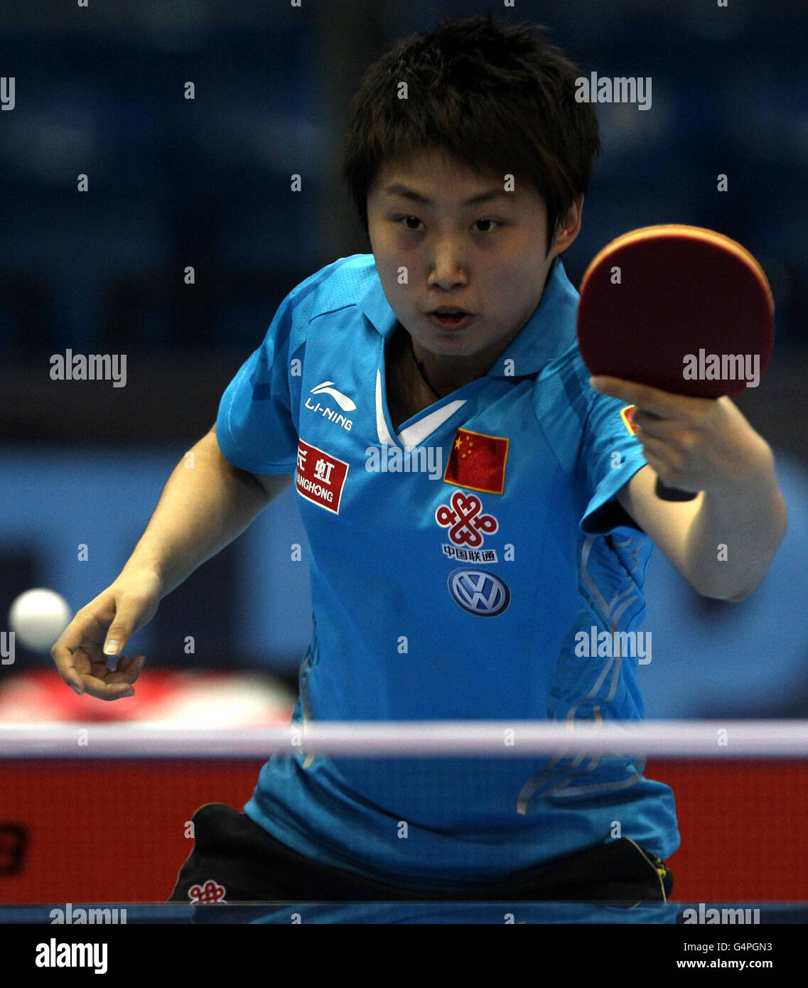 Guo Yue della Cina durante la sconfitta finale del suo quarto a Liu Shiwen della Cina durante le grandi finali dell'ITTF Pro Tour all'Excel Arena di Londra. Foto Stock