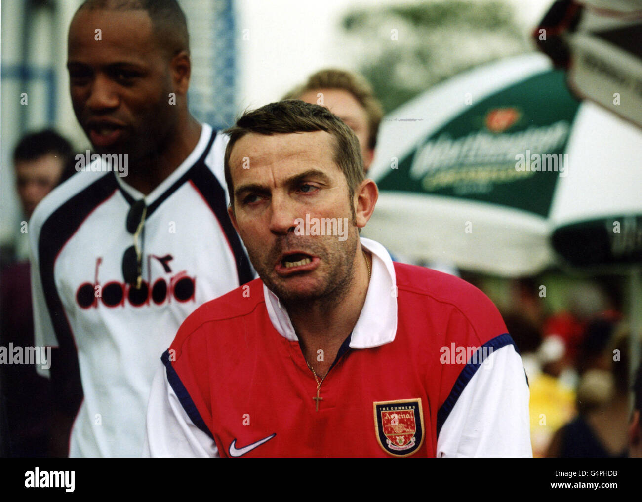 Bradley Walsh/Football Challenge. Il fumetto Bradley Walsh al Dreamcast Millennium Cup 5-a-Side Football Challenge, Tottenham, Londra. Foto Stock