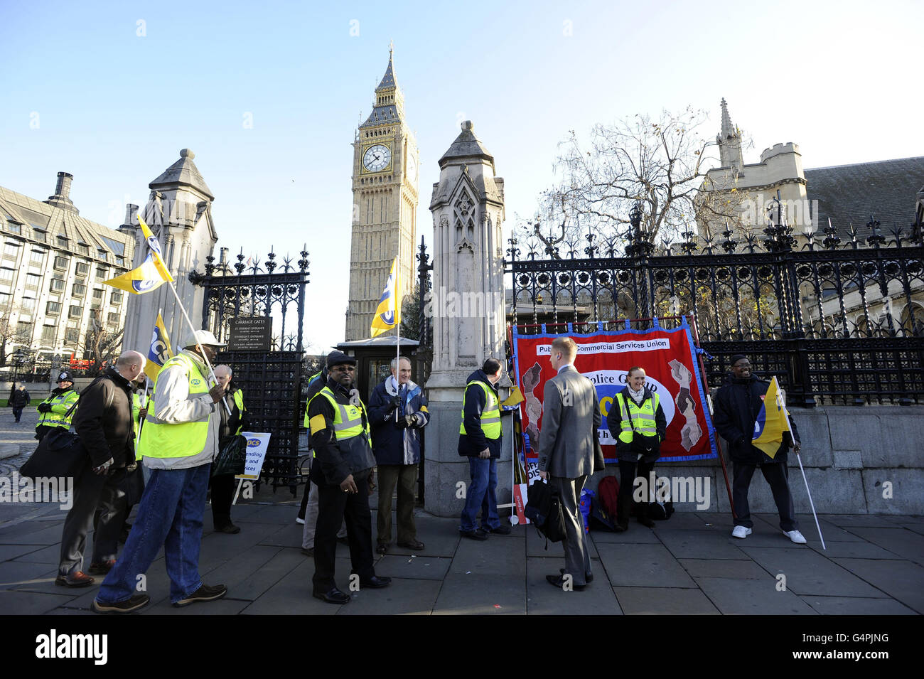 Colpendo i lavoratori pubblici fuori dalle Camere del Parlamento, Londra. Foto Stock
