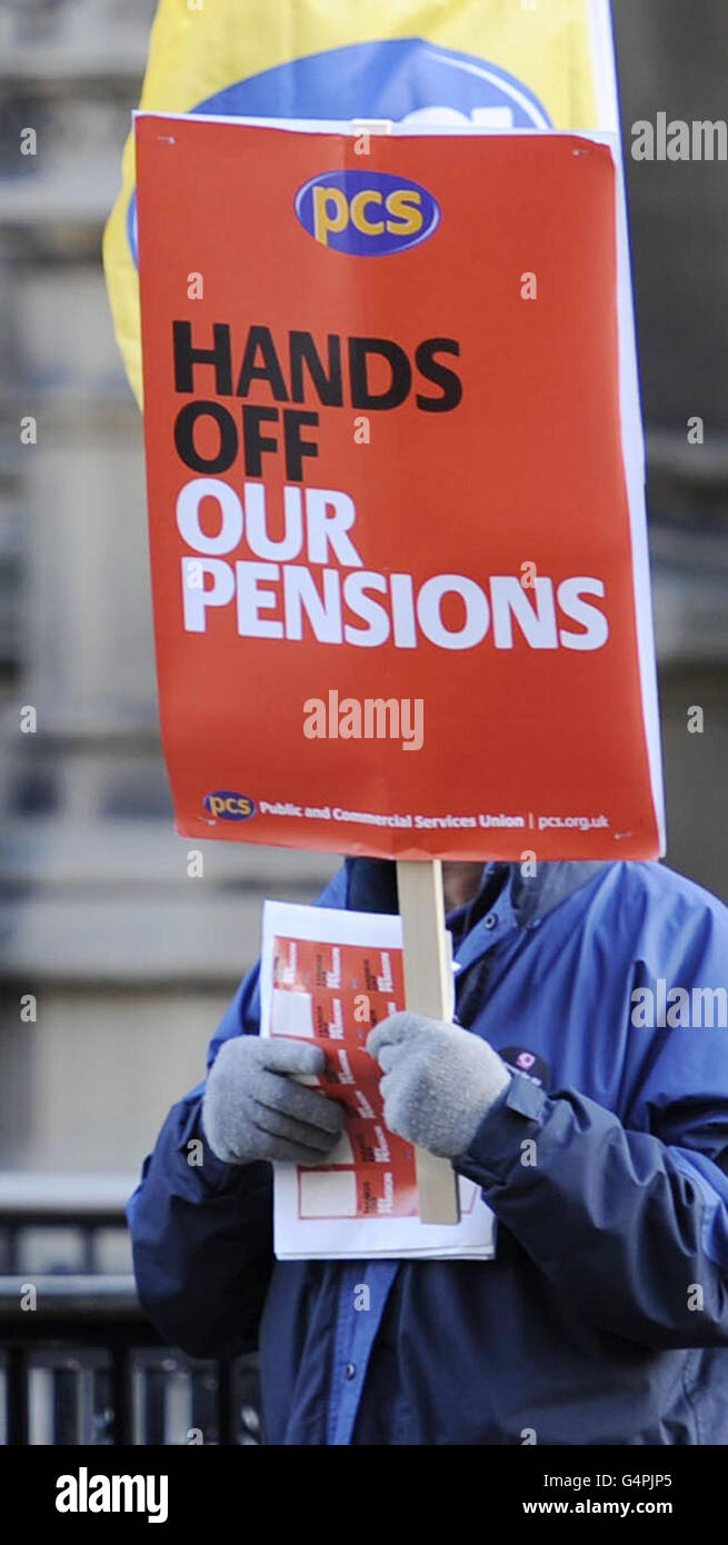 Colpendo i lavoratori pubblici fuori dalle Camere del Parlamento, Londra. Foto Stock