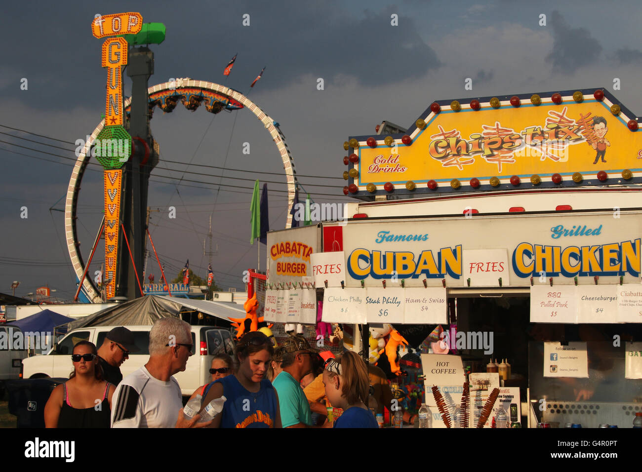 Chipstix Concessione di cibo e corse di carnevale. Canfield fiera. Mahoning County Fair. Canfield, Youngstown, Ohio, Stati Uniti d'America. Foto Stock