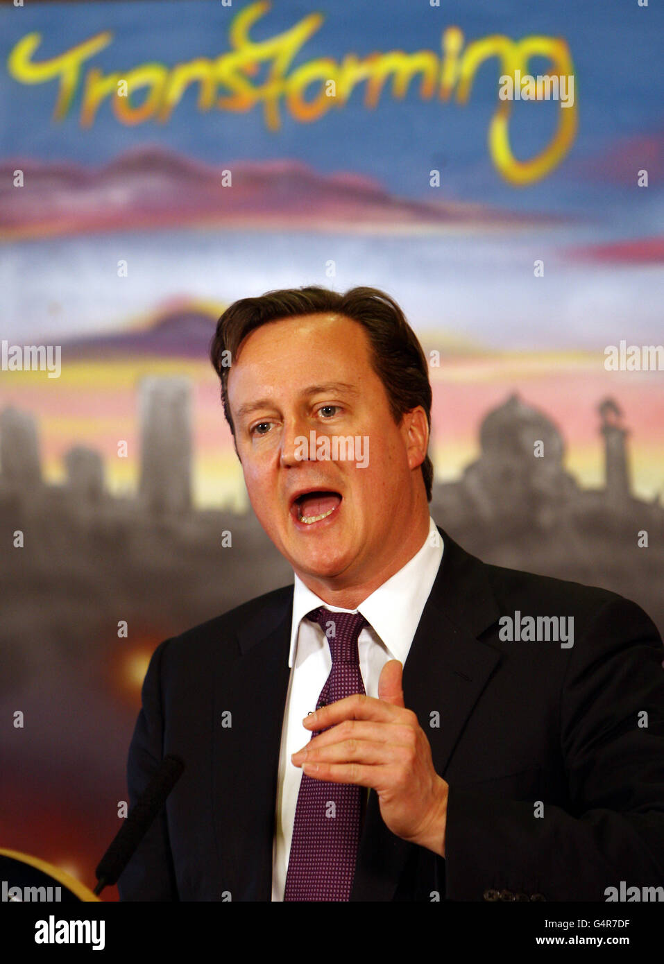 Cameron visita le West Midlands. 448 milioni di persone su "girare la vita" di 120,000 famiglie di problemi. Foto Stock