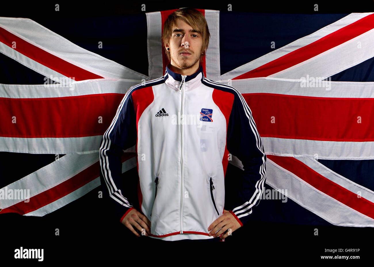 Gran Bretagna fencer James Honeybone durante la fotocellula al Velodrome nel Parco Olimpico di Londra. Oltre 30 londinesi 2012 hopefuls si sono riuniti per prepararsi ai Giochi. Il Team 2012, presentato da Visa, sta raccogliendo fondi per 1,200 atleti britannici a www.team-2012.com. Foto Stock