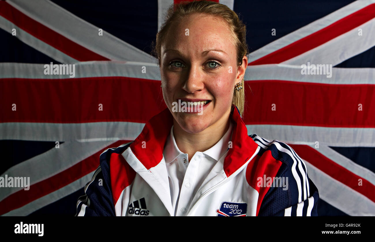 Gran Bretagna Gemma Howell durante la fotocellula al Velodrome nel Parco Olimpico di Londra. Oltre 30 londinesi 2012 hopefuls si sono riuniti per prepararsi ai Giochi. Il Team 2012, presentato da Visa, sta raccogliendo fondi per 1,200 atleti britannici a www.team-2012.com. Foto Stock