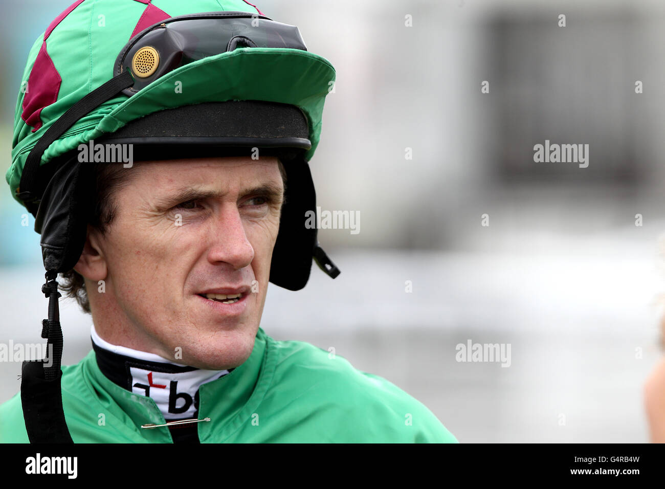 Corse di cavalli - Ippodromo di Ludlow. Jockey Tony McCoy prima del suo giro su Fool's Wildcat nel Welcome Back to Ludlow Selling Huddle Foto Stock