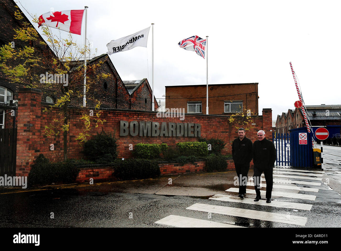 Una vista generale dell'entrata principale del Bombardier a Derby. Al trainmaker è stato assegnato un contratto di 188 milioni di sterline. L'accordo, per costruire 130 carrozze per la società ferroviaria Southern, è stato parzialmente finanziato con una sovvenzione del governo di &sterlina;80 milioni di euro. Foto Stock