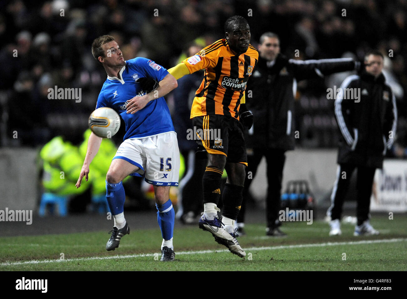 Calcio - Npower Football League Championship - Hull City / Barnsley - KC Stadium. Aaron McLean di Hull City e Wade Elliott di Birmingham City (a sinistra) lottano per la palla Foto Stock