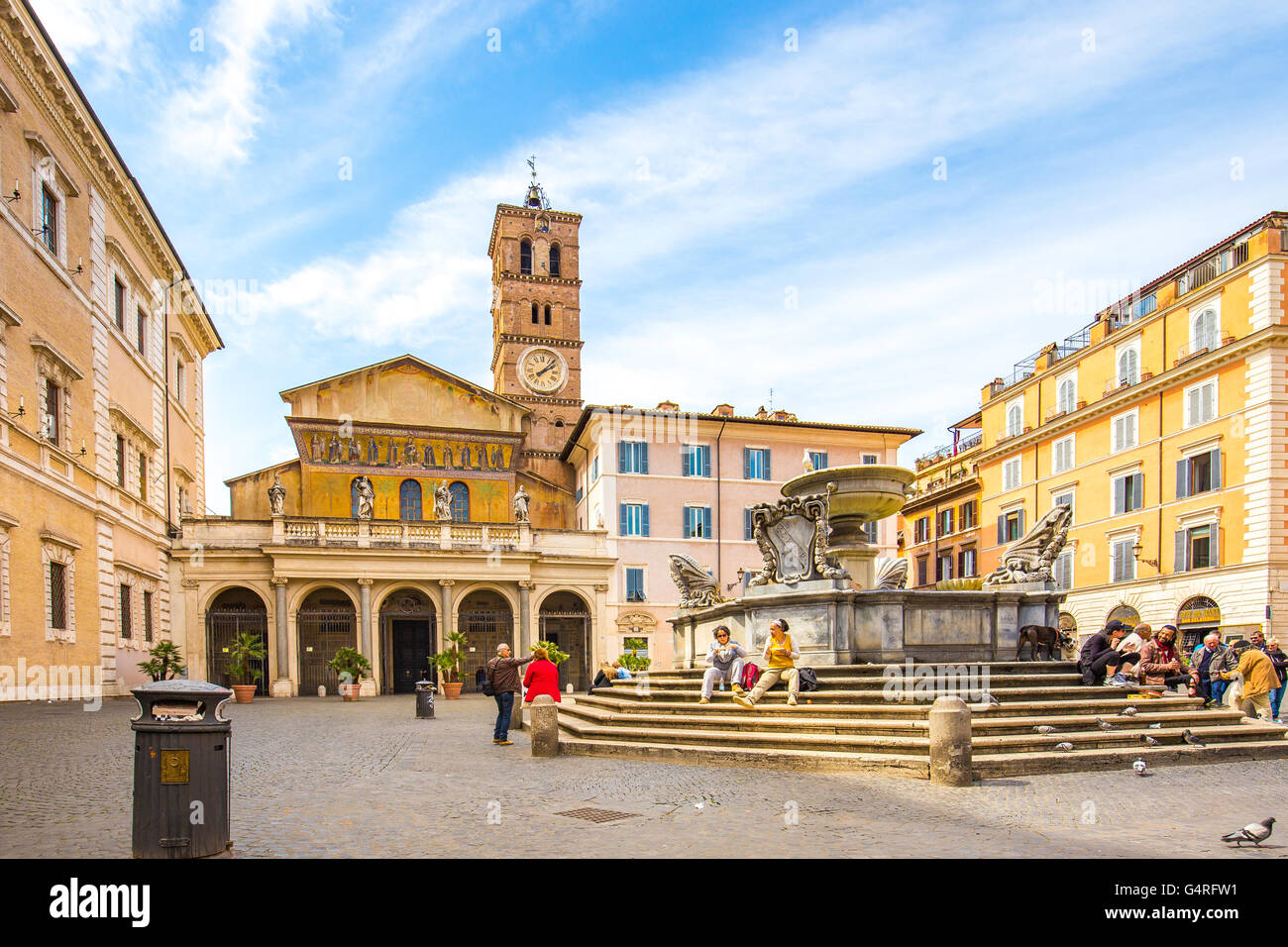 Roma, Italia - Aprile 8, 2015: Trastevere è il XIII rione di Roma, sulla riva occidentale del Tevere, a sud della Città del Vaticano Foto Stock