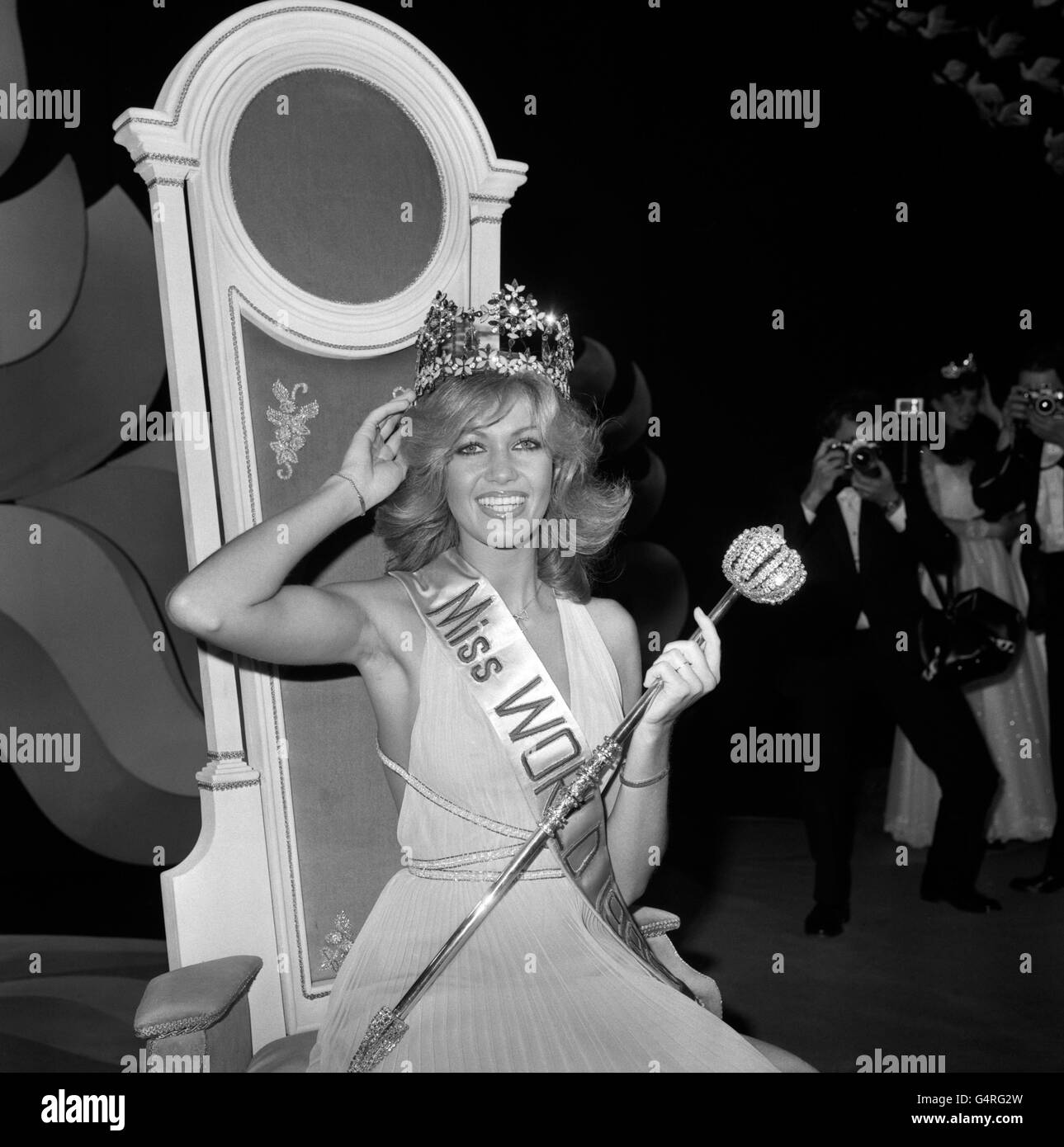 Miss Germania, 18 anni Gabriella Brum, al Royal Albert Hall di Londra, dopo essere stata incoronata Miss World 1980. A 11 pollici, la bionda con l'occhio blu di Berlino era la ragazza più alta del concorso. Si dimise meno di 18 ore dopo la sua vittoria. Foto Stock