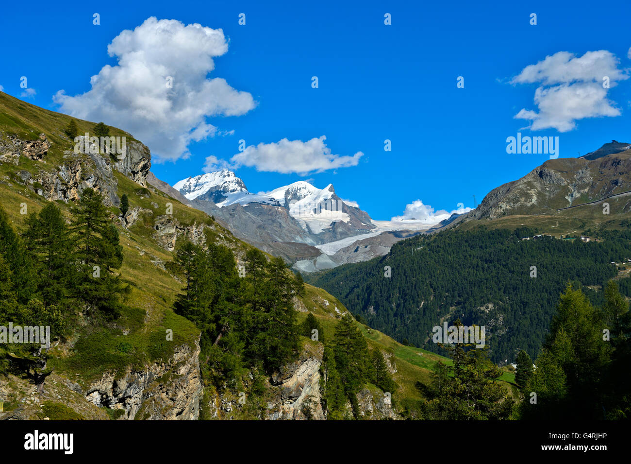 Nell'area escursionistica Zermatt, picchi di montagna, Rimpfischhorn Strahlhorn e Adlerhorn, Zermatt, Vallese, Svizzera Foto Stock