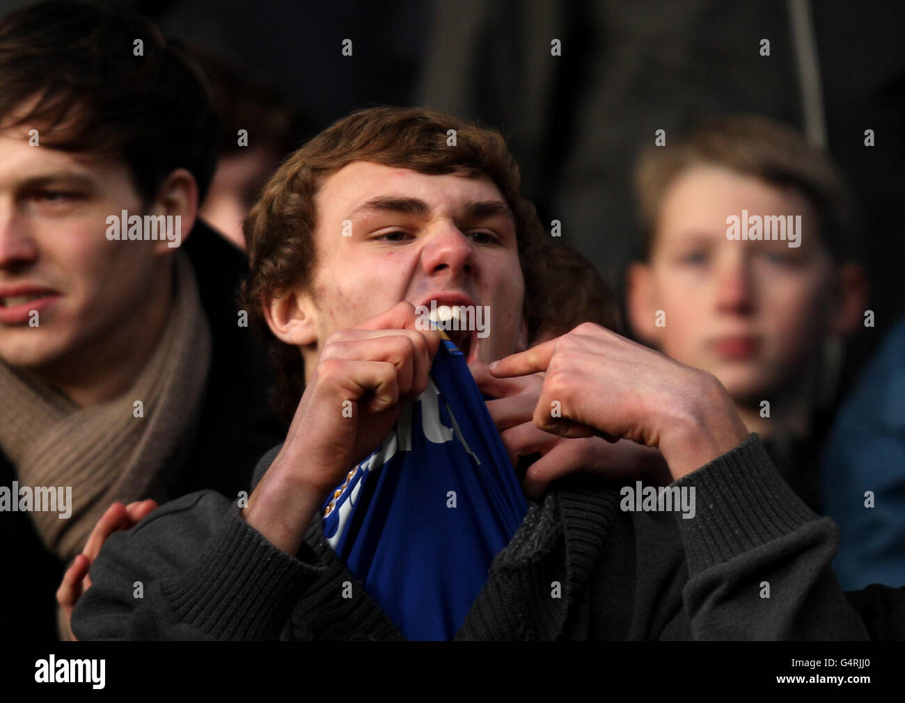 Calcio - Npower Football League Championship - Portsmouth / Southampton - Fratton Park. Un fan di Portsmouth dimostra la sua passione per il suo team al termine della partita Foto Stock