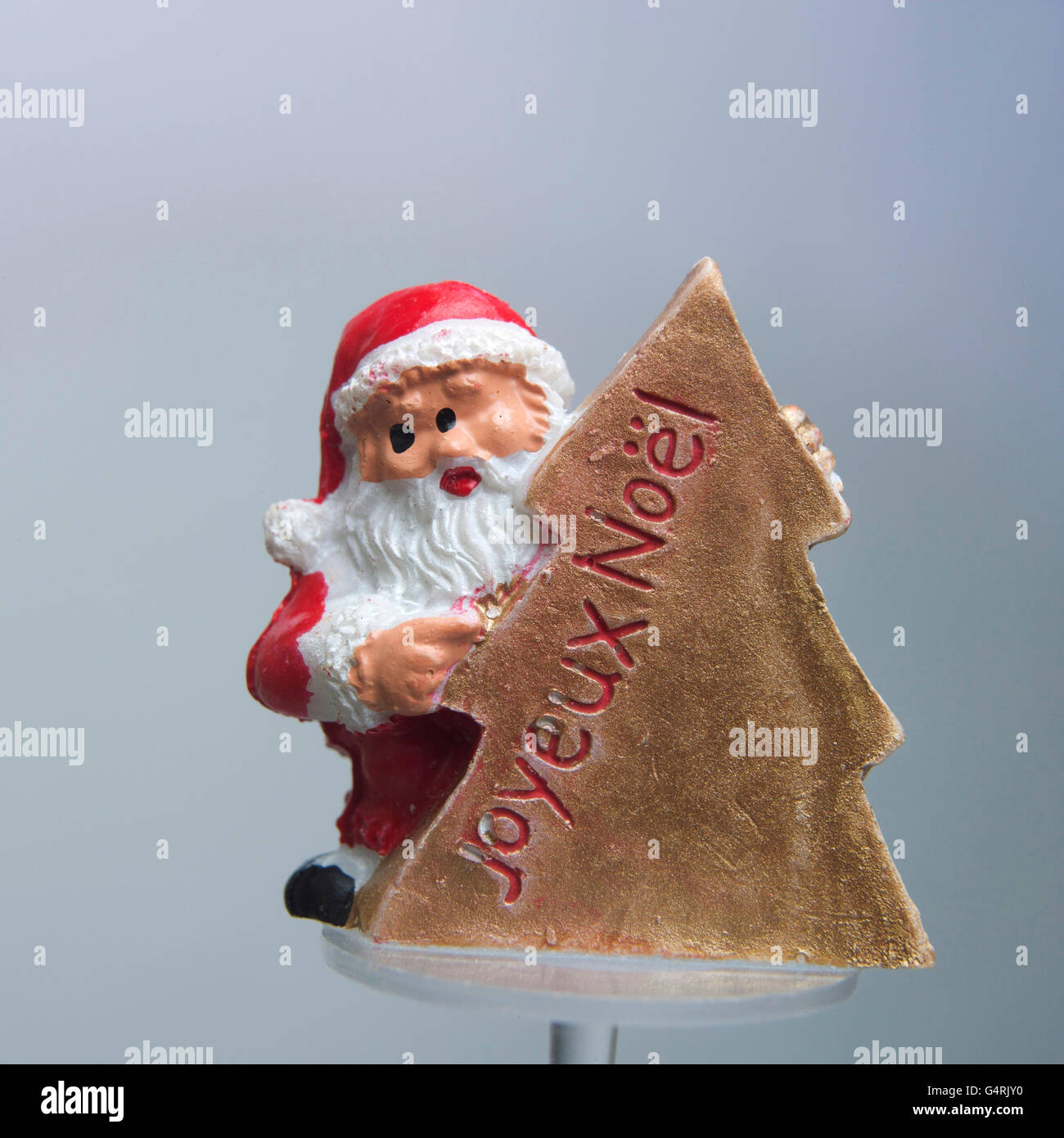 Santa figura, lettering "Joyeux Noel', decorazione di Natale Foto Stock