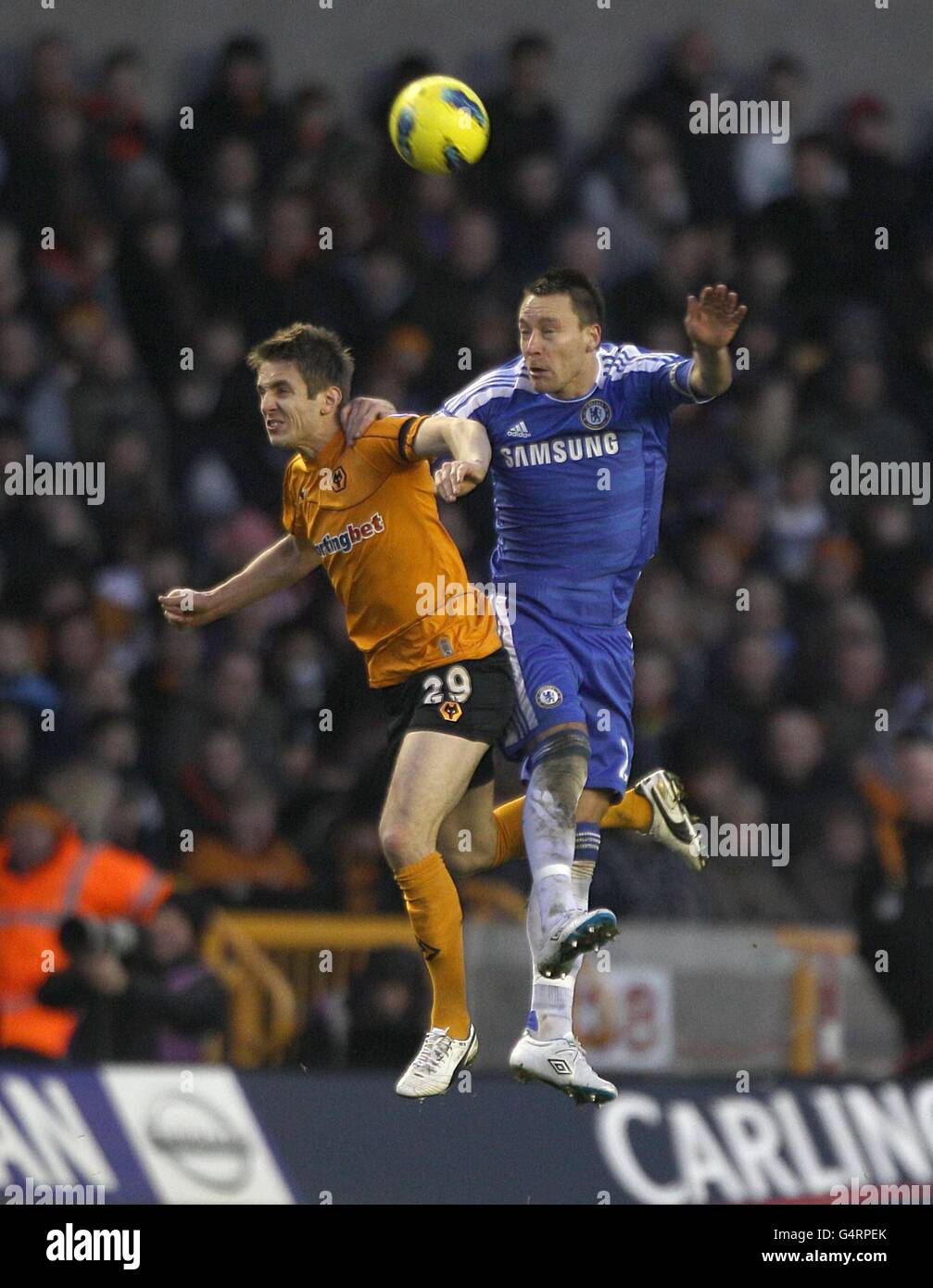 Calcio - Barclays Premier League - Wolverhampton Wanderers / Chelsea - Molineux. Kevin Doyle di Wolverhampton Wanderers (a sinistra) e John Terry di Chelsea (a destra) in azione Foto Stock
