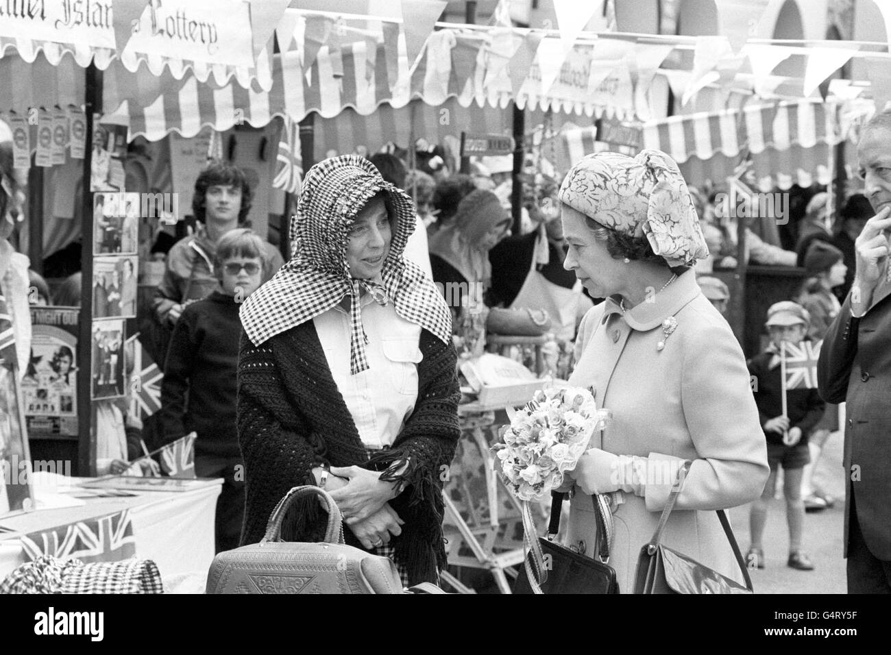 Royalty - Queen Elizabeth II visita alle Isole del Canale - Guernsey Foto Stock
