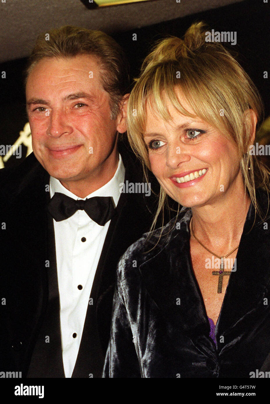 L'ex modello degli anni '60 Twiggy e suo marito Leigh Lawson arrivano al cinema di Londra Curzon Mayfair, per la premiazione di gala Charity del film 'il pretendente Tichborne'. Foto Stock