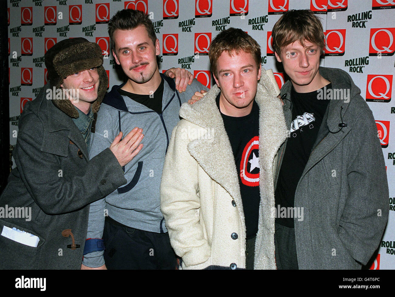 La pop band Travis arriva al Park Lane Hotel di Londra, per i premi musicali Q Magazine. (L-R) cantante di primo piano Fran Healy, batterista Neil Primrose, bassista Dogie Payne abd, chitarrista Andy Dunlop. Foto Stock