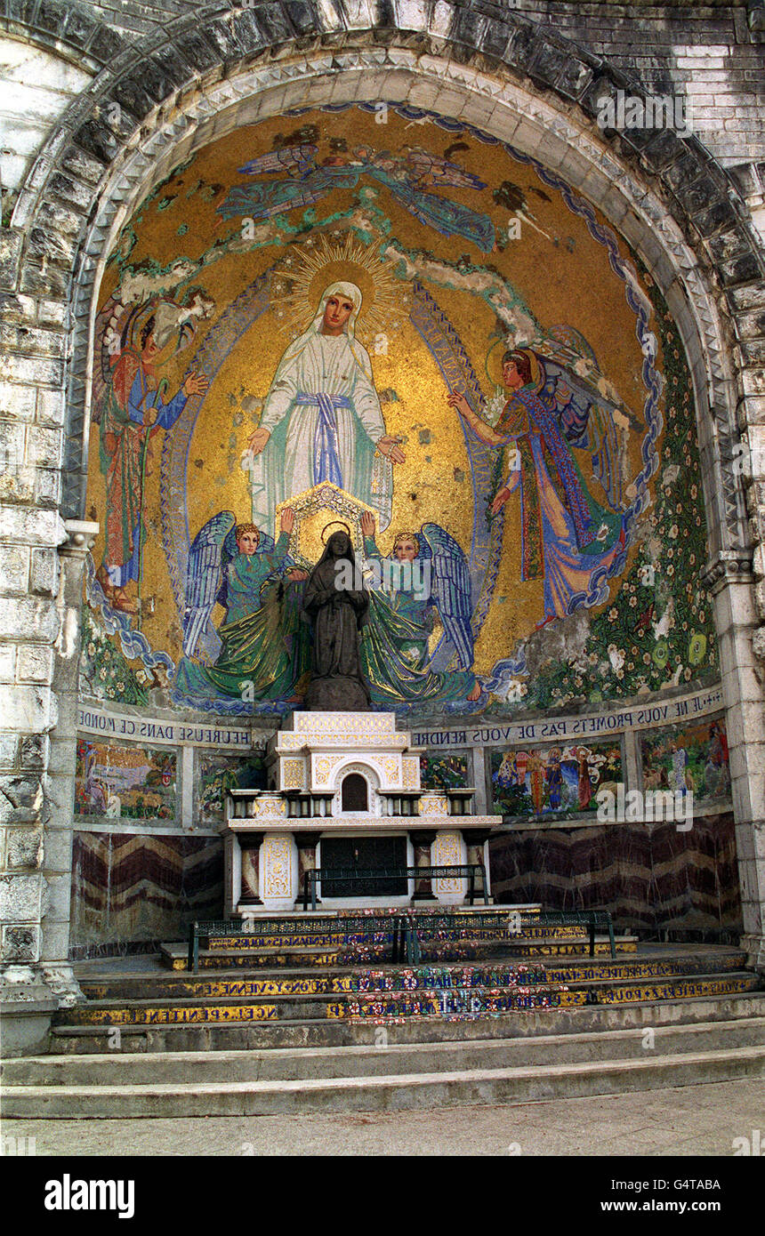 La Chiesa Tridentina Latina a Lourdes in Francia. La Chiesa Tridentina Latina a Lourdes in Francia Foto Stock