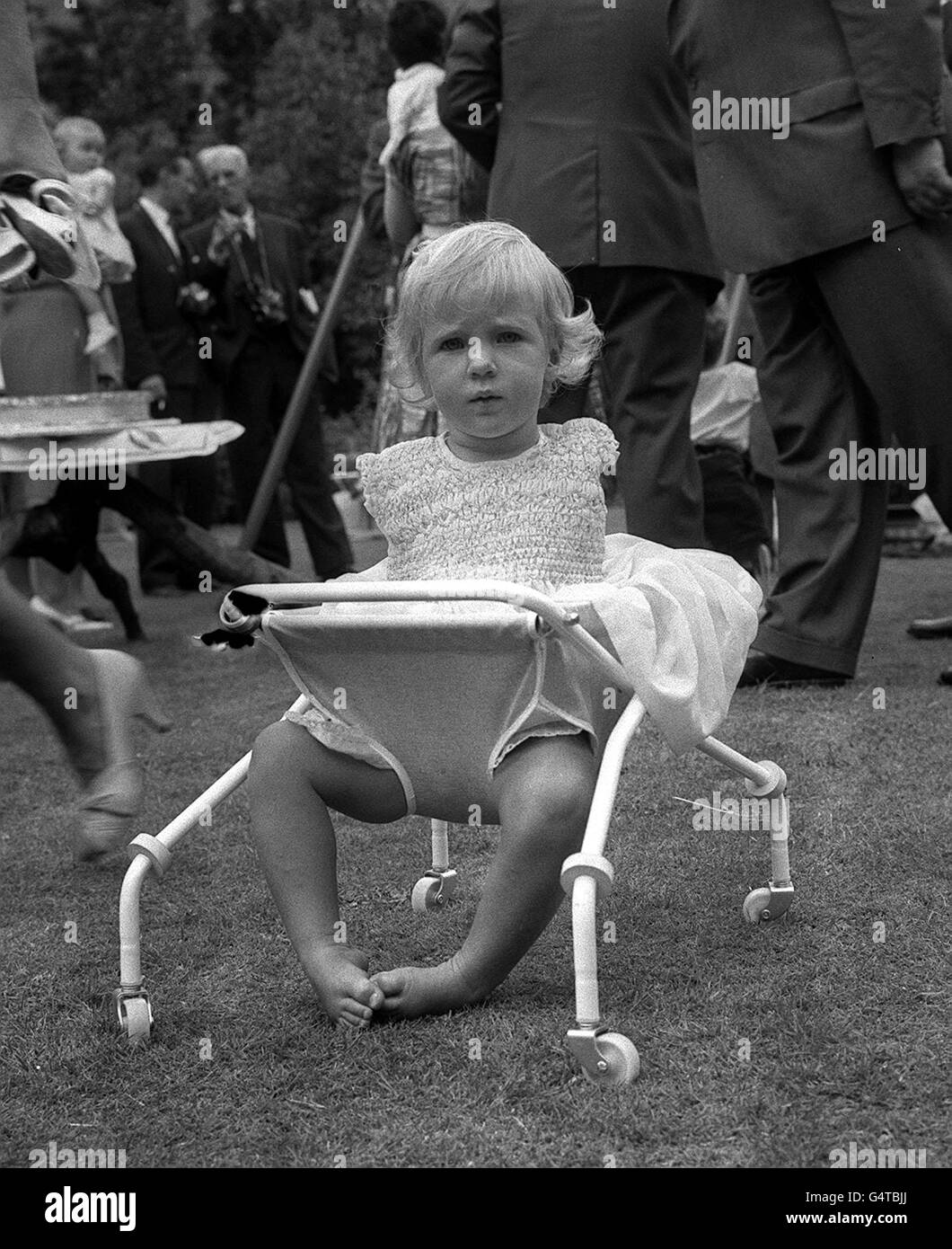 Phillipa Bradbourne, un bambino di talidomide nato senza armi ad una festa data ad Hamilton Terrace, Londra per celebrare il primo anniversario di Lady Hoare Thalidomide Appeal. Foto Stock