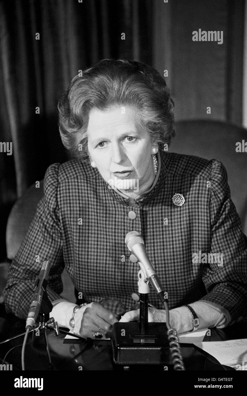 Il primo ministro Margaret Thatcher ha tenuto una conferenza stampa al 11 di Downing Street, Londra, durante la quale ha espresso la sua preoccupazione per il disastro dei traghetti di Zeebrugge. Foto Stock