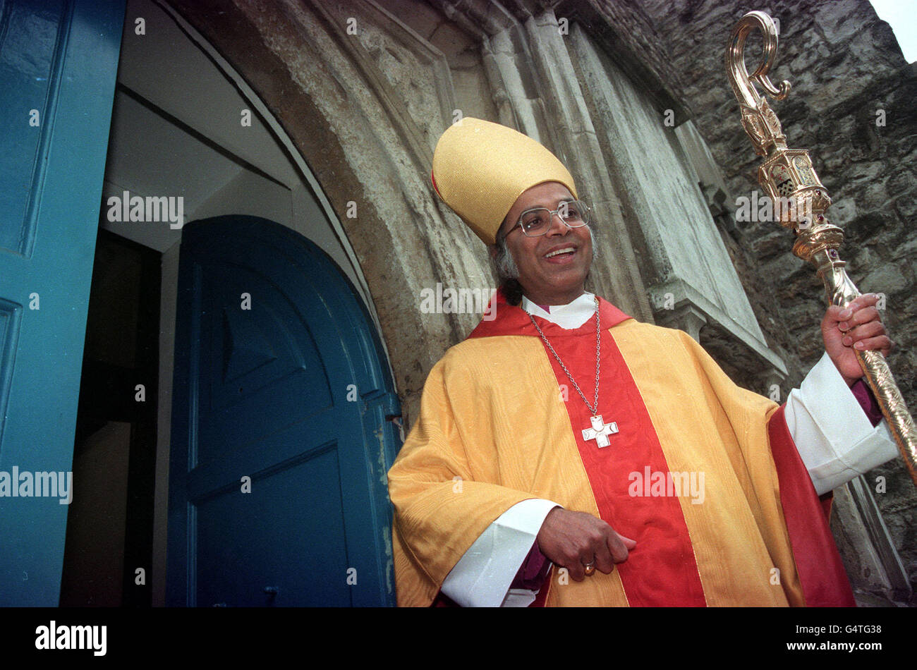 Il Rev Dr. Michael James Nazir-Ali prima del suo entronement come 106th Vescovo di Rochester. Michael, originario dell'Asia, è il primo vescovo diocesano non bianco della Chiesa d'Inghilterra. Foto Stock