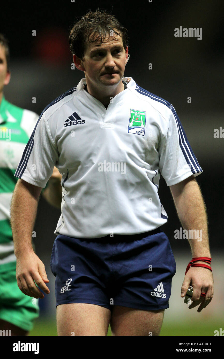 Rugby Union - Heineken Cup - Pool Five - Ospreys v Benetton Treviso - Liberty Stadium. Giovanni Paolo Doyle, arbitro Foto Stock