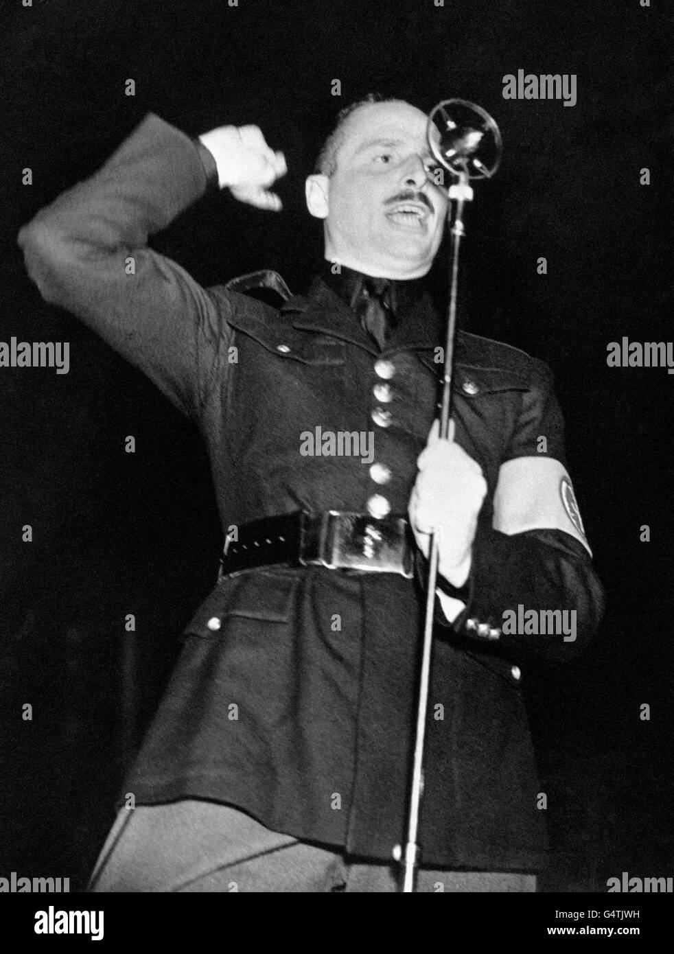 Sir Oswald Mosley, il capo delle 'Blackshirts', l'Unione britannica dei fascisti, si rivolge ad un incontro nella parte orientale di Londra. Foto Stock
