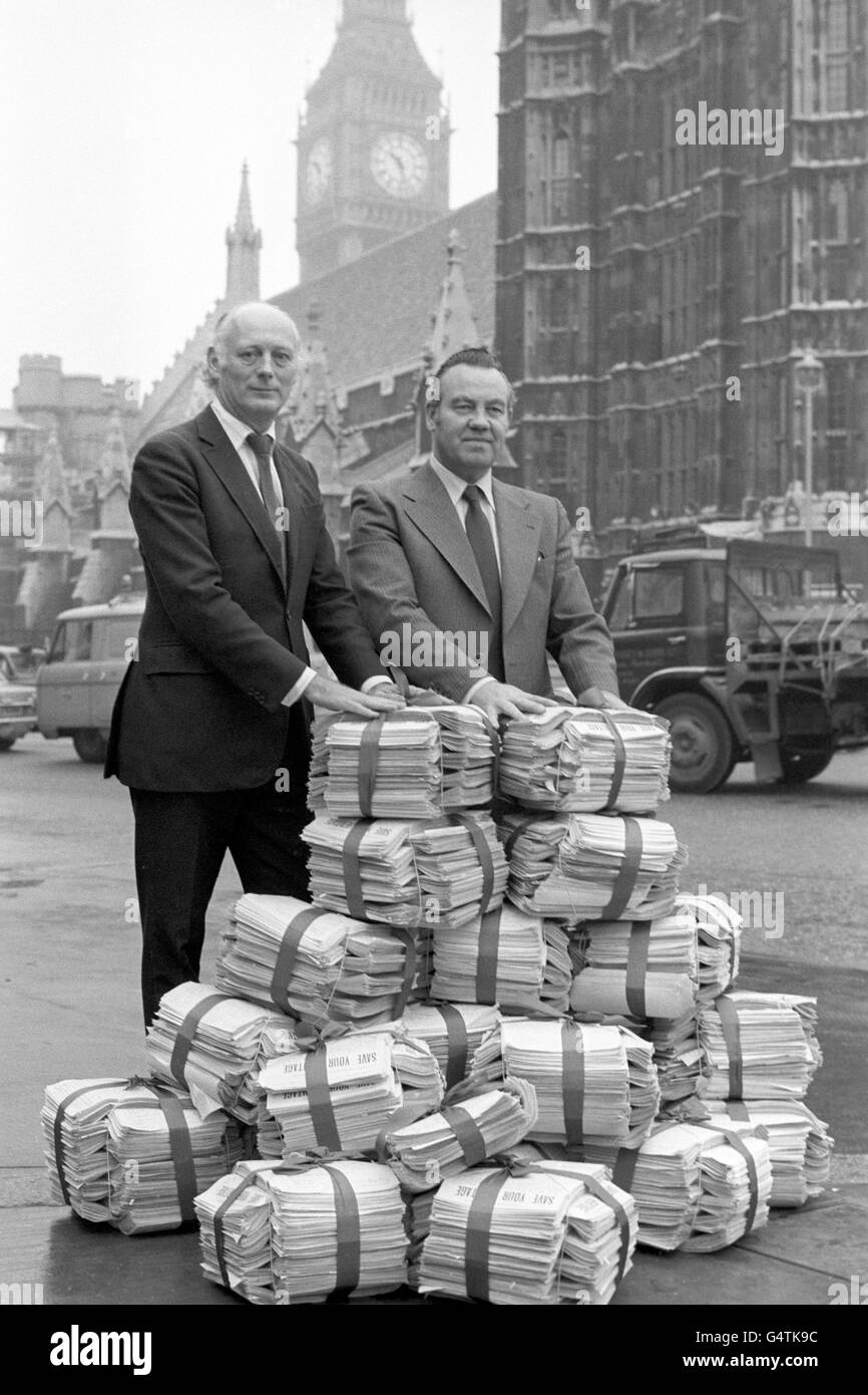Politica - case storiche imposta petizione - Casa del Parlamento, Londra Foto Stock