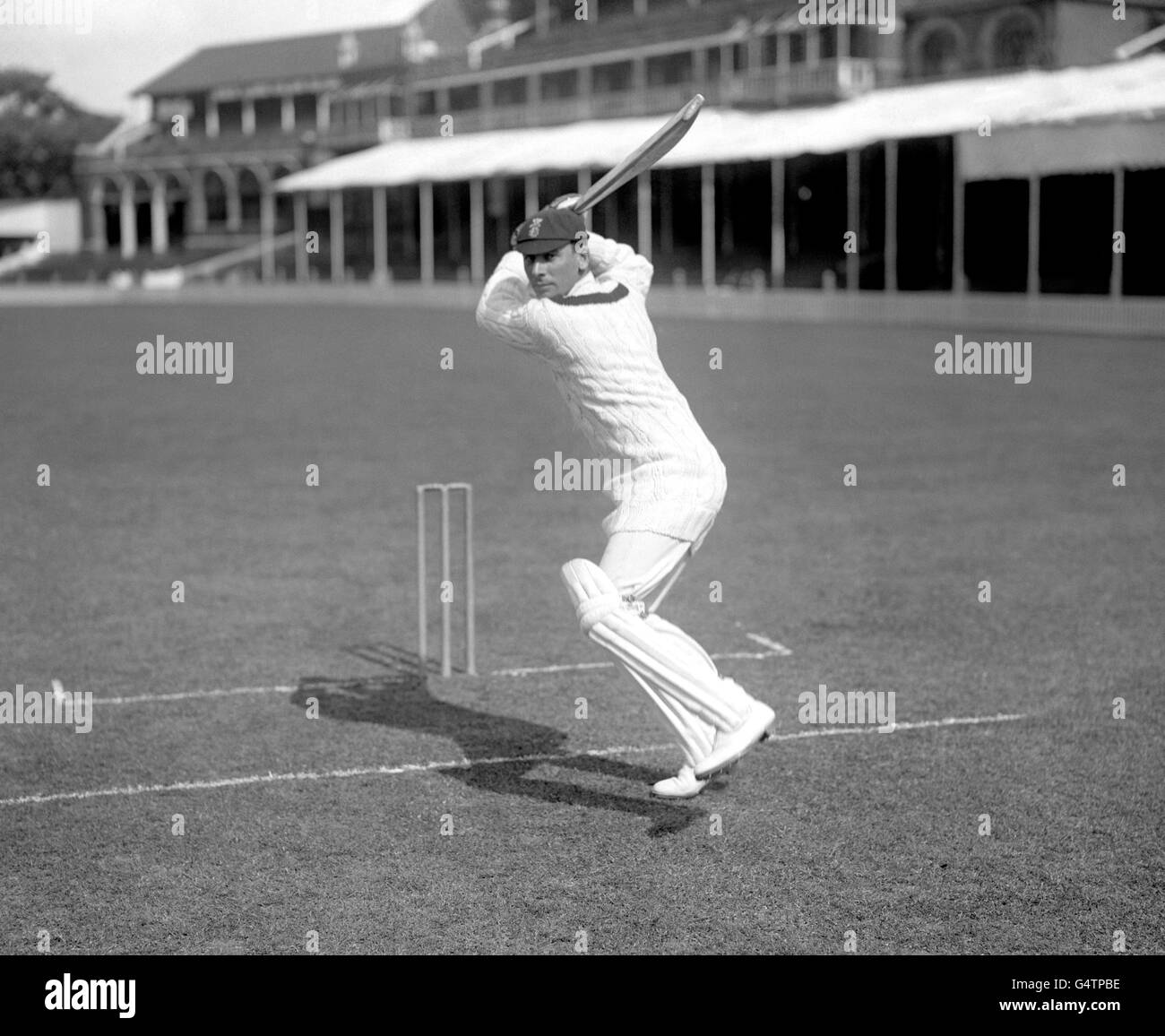 Cricket - Surrey County Cricket Club - Jack Hobbs - The Oval. Un'immagine posata di Surrey batsman Jack Hobbs batting. Foto Stock