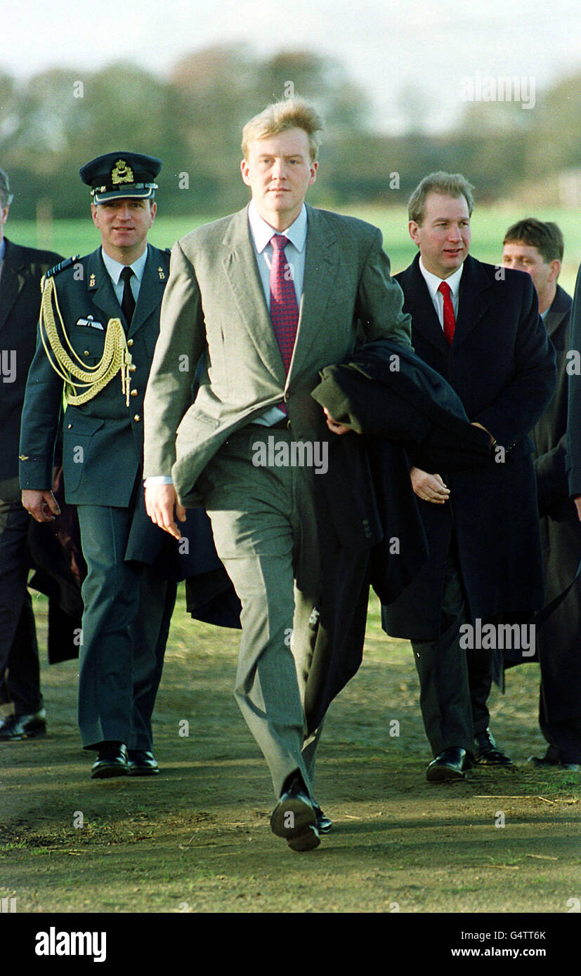 Il Principe d'Orange, il Principe Willem-Alexander Claus George Ferdinand d'Olanda ha visitato il canale Millennium link vicino Livingston in Scozia. Il progetto link sta ripristinando la navigazione su Forth & Clyde e Union Canal della Scozia. Foto Stock