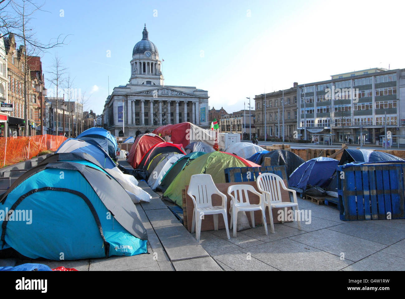 Una visione generale del campo Occupy Nottingham nel centro della città, come il 23 gennaio è il 100-giorno anniversario dell'occupazione del movimento della terra da parte della Cattedrale di St Paul, Londra, dove manifestanti hanno istituito il campo il 15 ottobre scorso. Foto Stock