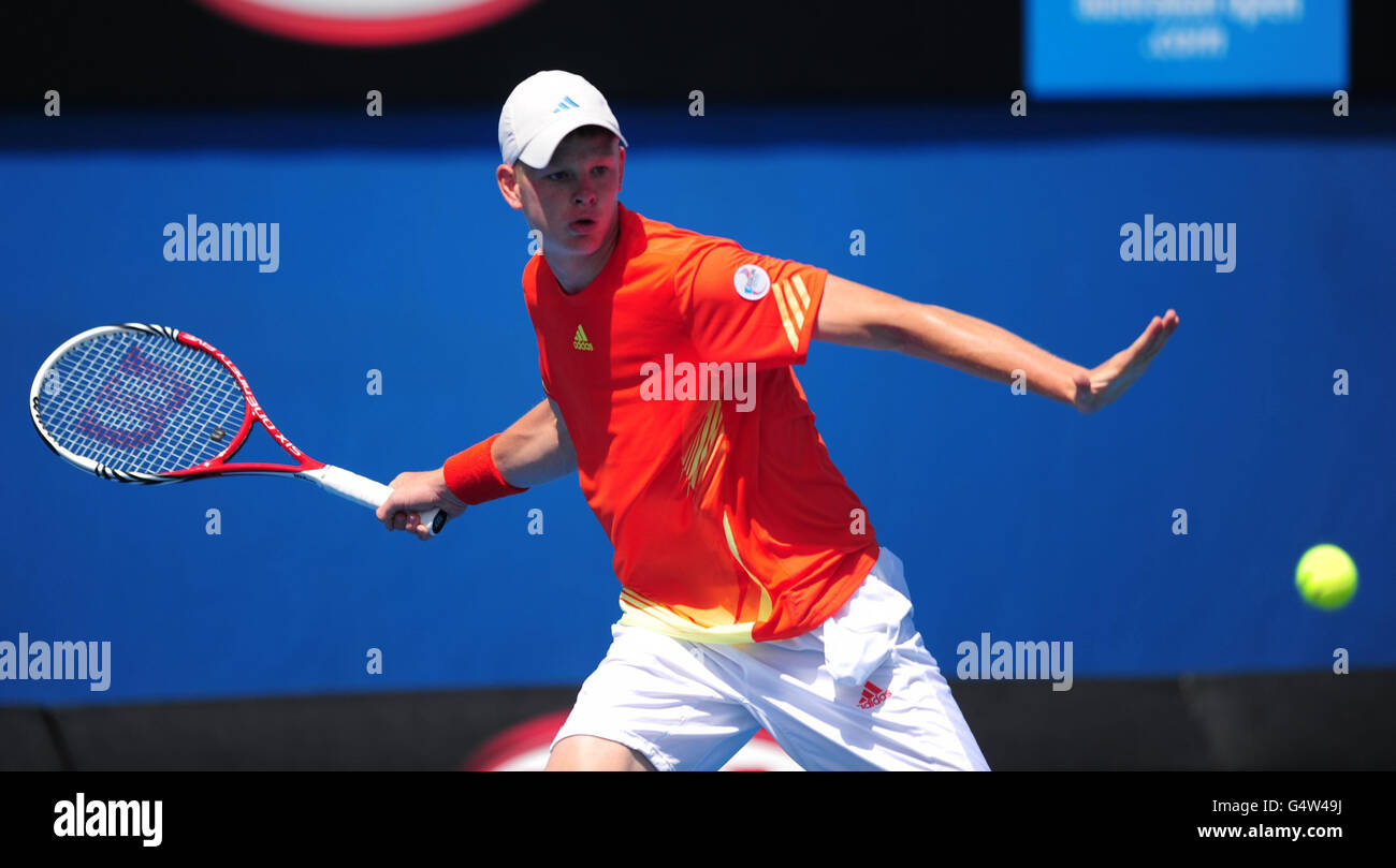 Kyle Edmund della Gran Bretagna in azione contro Luke Saville dell'Australia durante il giorno undici del 2012 Australian Open al Melbourne Park di Melbourne, Australia. Foto Stock