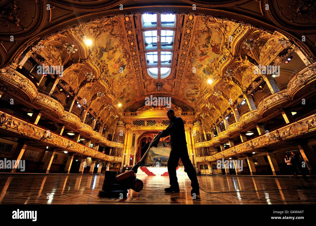 La Blackpool Tower Ballroom la pulizia Foto Stock