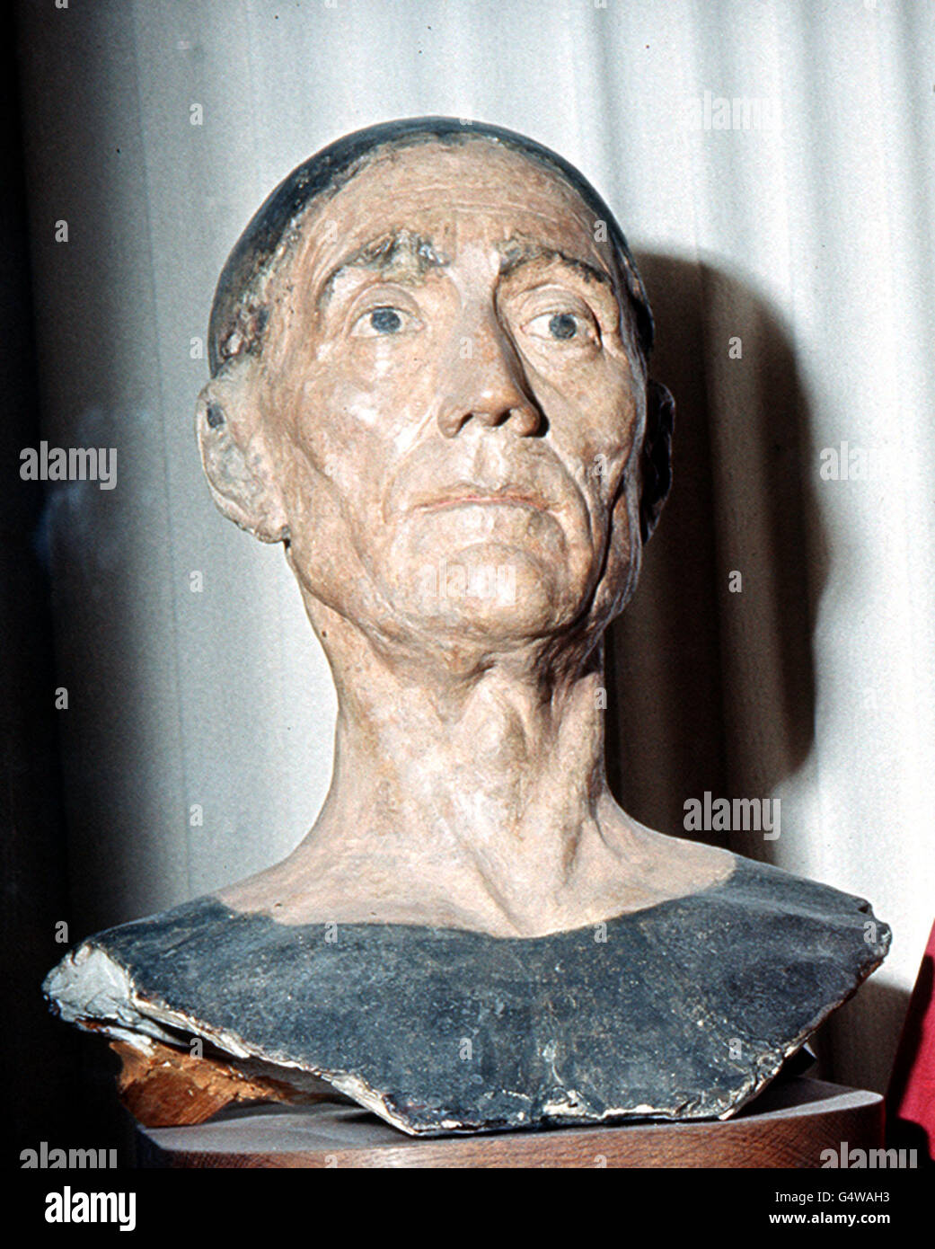 RE ENRICO VII: La maschera di morte di Enrico VII, re di Tudor d'Inghilterra 1485-1509, presso l'abbazia di Westminster, Londra. Enrico Tudor conquistò il trono dopo la sua invasione dell'Inghilterra e la sconfitta del re Yorkista Richard III alla Battaglia di Bosworth nel 1485, mettendo effettivamente fine alle Guerre delle Rose. Foto Stock